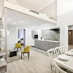 Spacious And Charming Apartment In The Centre