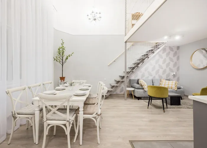 Spacious And Charming Apartment In The Centre