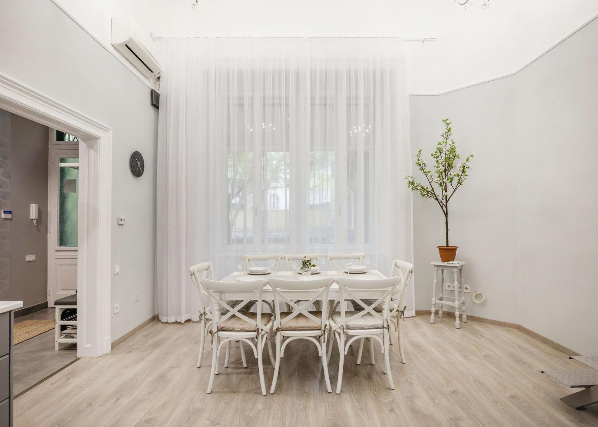 Apartment Spacious And Charming In The Centre