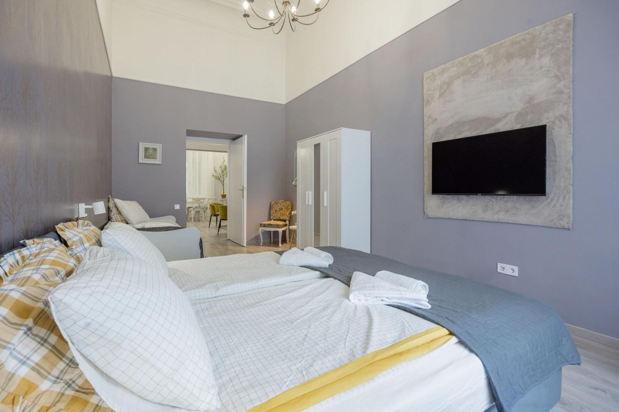 Spacious And Charming In The Centre Apartment Budapest