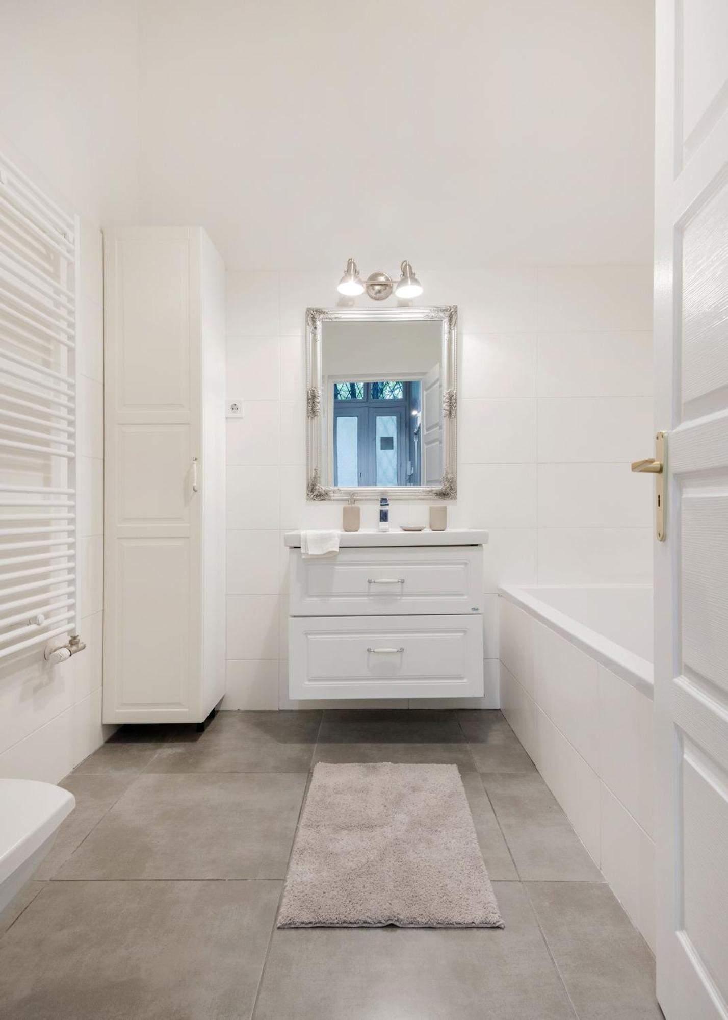 Spacious And Charming In The Centre Budapest