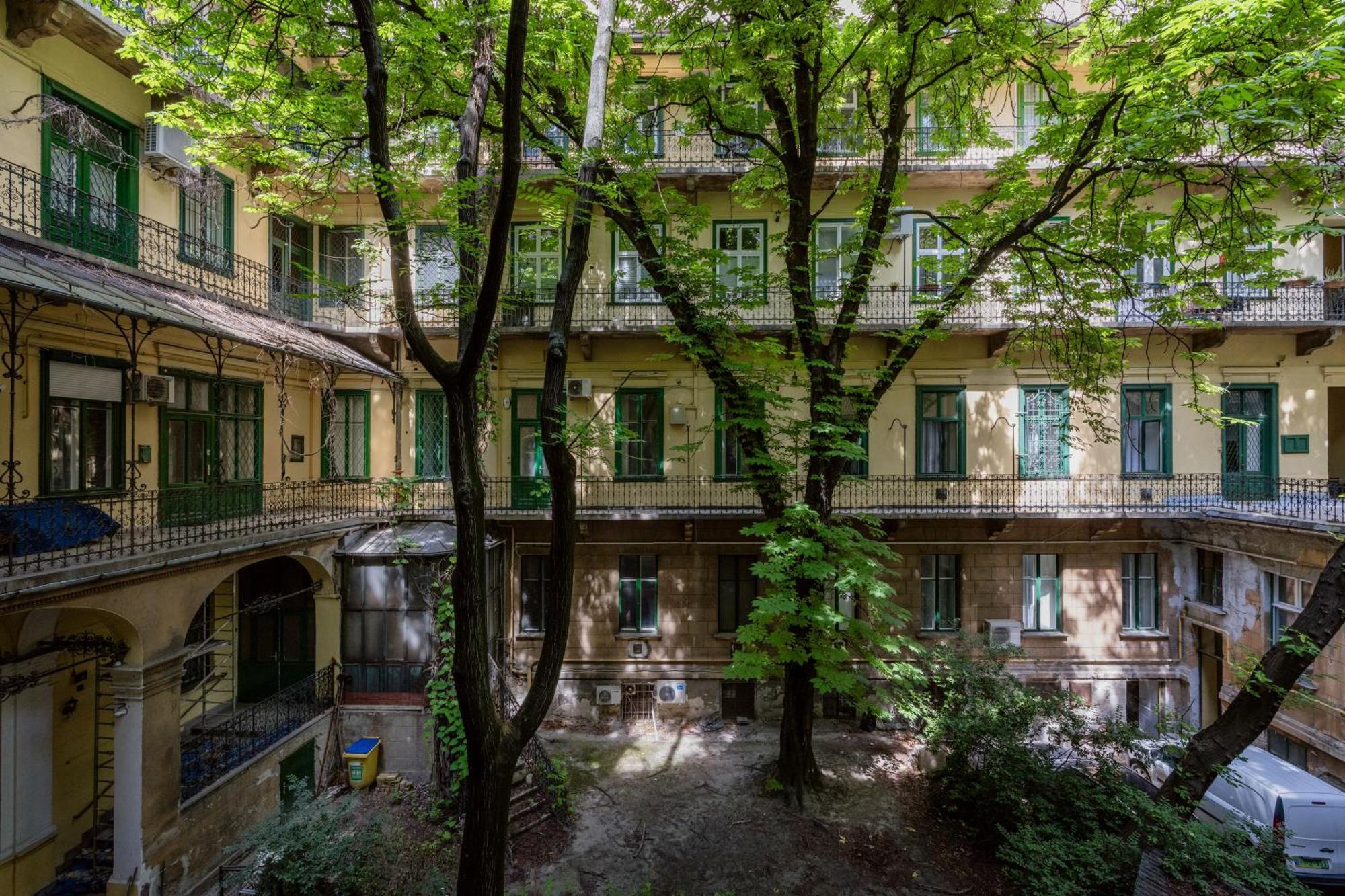 Spacious And Charming In The Centre Apartment *